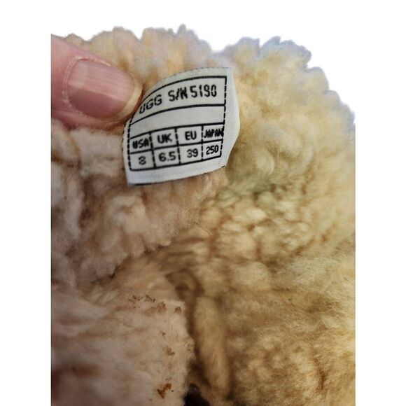 UGG Australia Whitley tall lace-up boot in brown suede with a genuine sheepskin - Picture 4 of 5